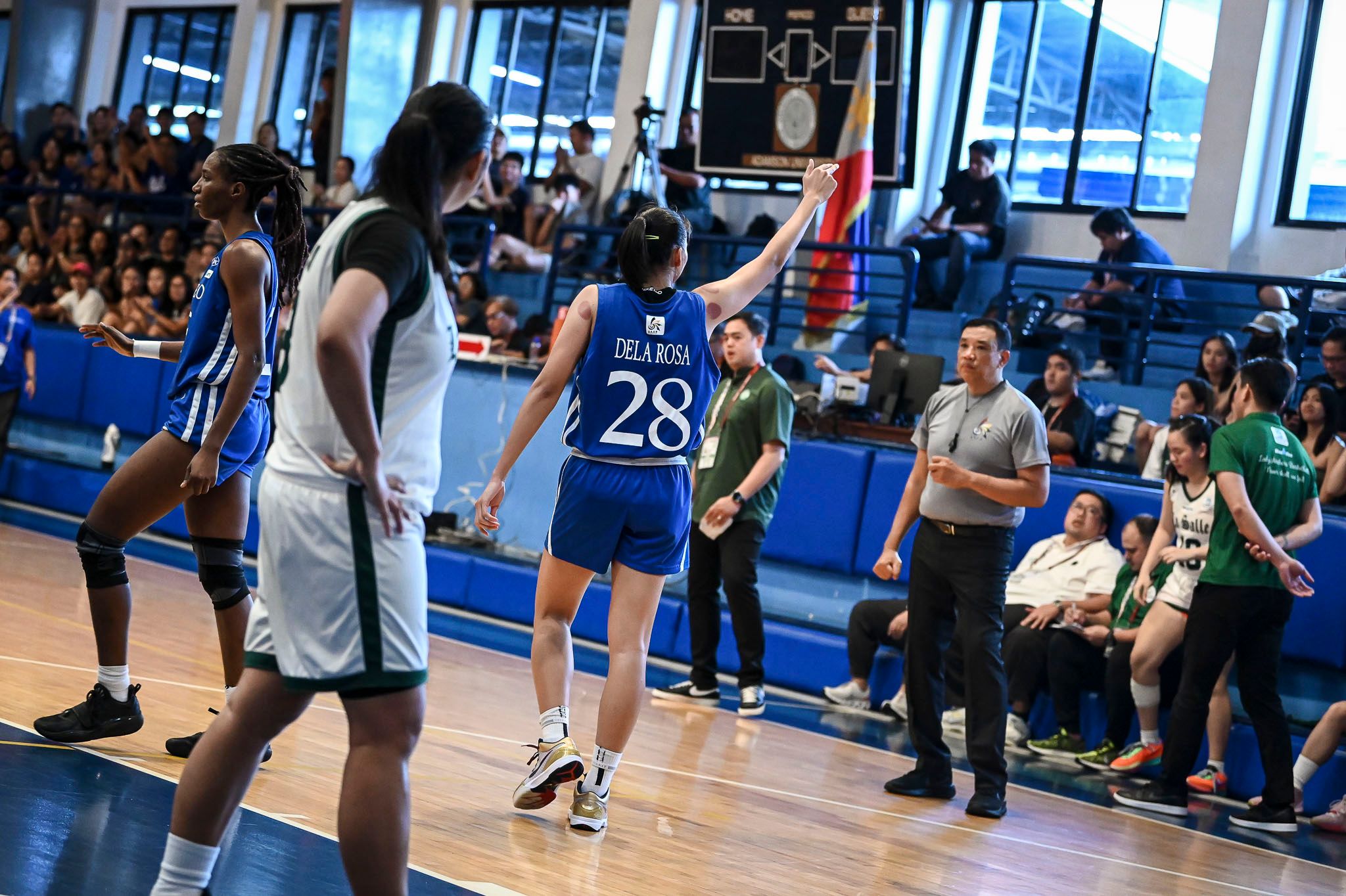 Ateneo de Manila University narrowly escaped a late-game surge by archrival De La Salle University to triumph, 65-62, in the UAAP Season 87 women’s basketball tournament on Sunday, September 15, at Adamson Gym.