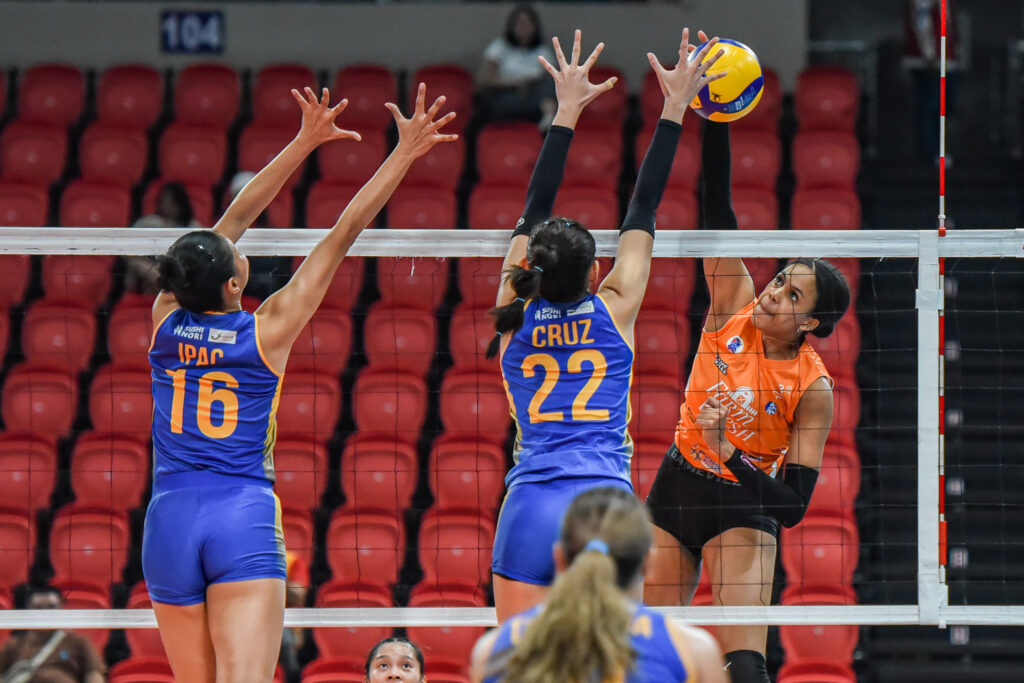 Farm Fresh snapped Capital1’s three-game winning streak to keep its quarterfinals hopes alive in the 2024 Premier Volleyball League (PVL) Reinforced Conference on Thursday, August 15, at PhilSports Arena.