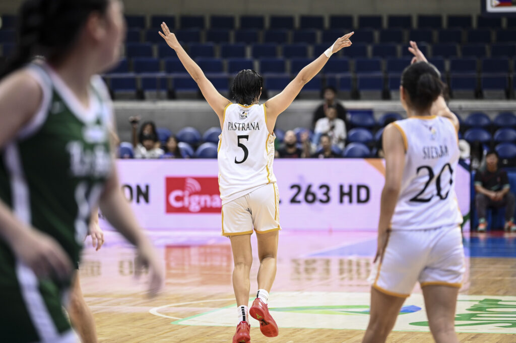 University of Santo Tomas regained its winning ways, pulling away from De La Salle University with a 76-68 victory in the UAAP Season 87 women’s basketball tournament on Sunday, September 29, at the Smart Araneta Coliseum.