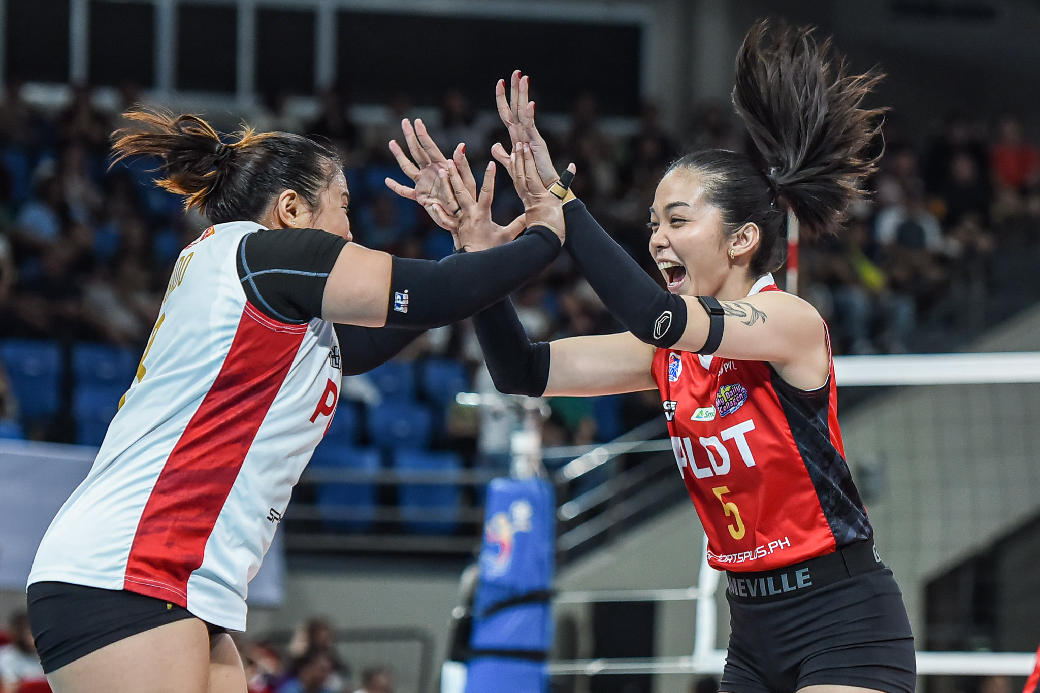 Kath Arado (L) and Erika Santos (R)