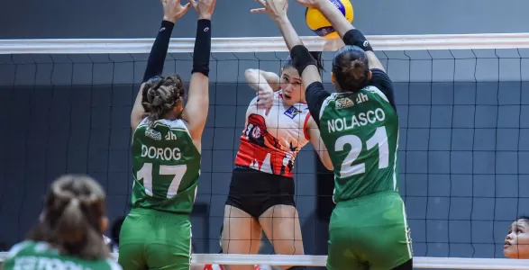 University of the East opened its bid in the 2024 V-League Women’s Collegiate Challenge in a stunning way, crushing reigning NCAA Season 99 champion De La Salle-College of St. Benilde in straight sets at the Paco Arena on Wednesday night, July 31.