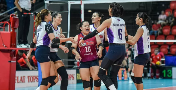 Choco Mucho kept its Premier Volleyball League (PVL) Reinforced Conference playoff bid alive after escaping Chery Tiggo on Tuesday, August 13, at PhilSports Arena.