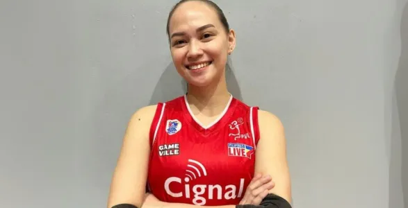 Cha Cuñada suits up for Cignal midway through the 2024-25 Premier Volleyball League All-Filipino Conference.